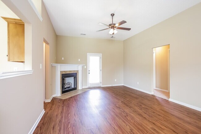 Building Photo - 7916 Ridgedale Dr