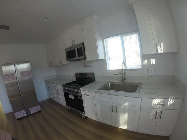 Foto del edificio - 6002 Hazelbrook Ave