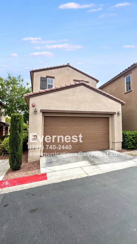 Primary Photo - 2-Primary Bedroom Townhome Near Downtown S...