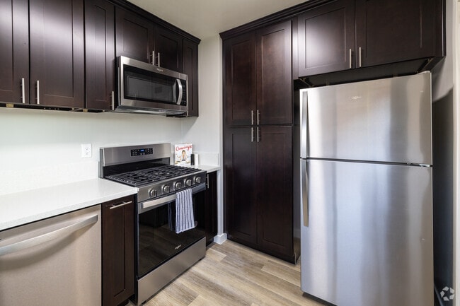 1 habitación, 1 baño, 615 pies cuadrados, cocina - Ladera Townhouse