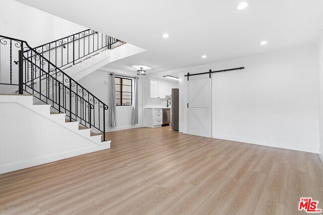 Building Photo - 2314 N Gower St