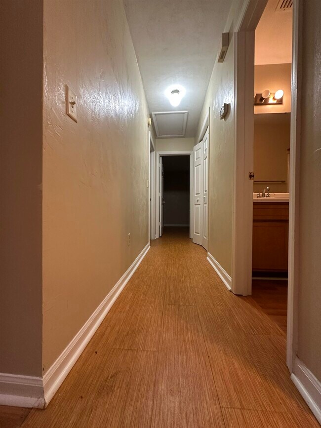 Foto del edificio - 1546 Merry Oaks Ct