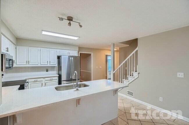 Building Photo - 100 Hillcrest Point