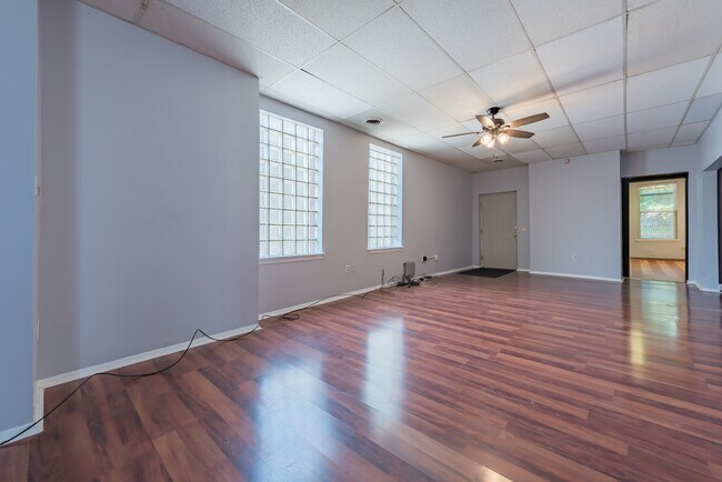 Foto del edificio - 104 N Graham St