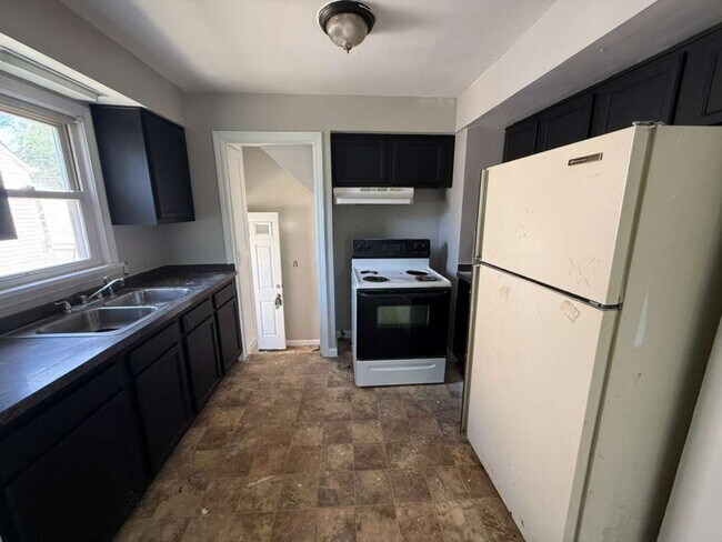 Foto del edificio - 3-BED, 1 BATH BEAUTIFUL SINGLE- FAMILY HOME IN MAPLE HEIGHTS!.