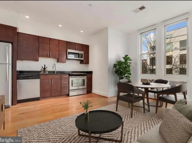 Foto del edificio - 2910 Georgia Ave NW