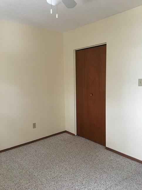 Building Photo - 0 Bed 0 Bath Unit in Red Deer, AB