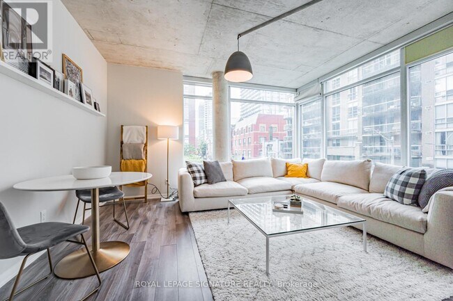 Photo du bâtiment - 333A Adelaide St E