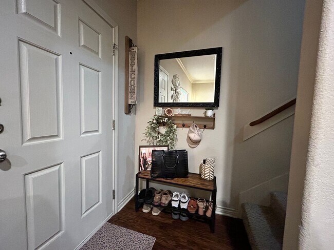 Foto del edificio - January Move In! Large 2 Bed, 2.5 Bath Con...