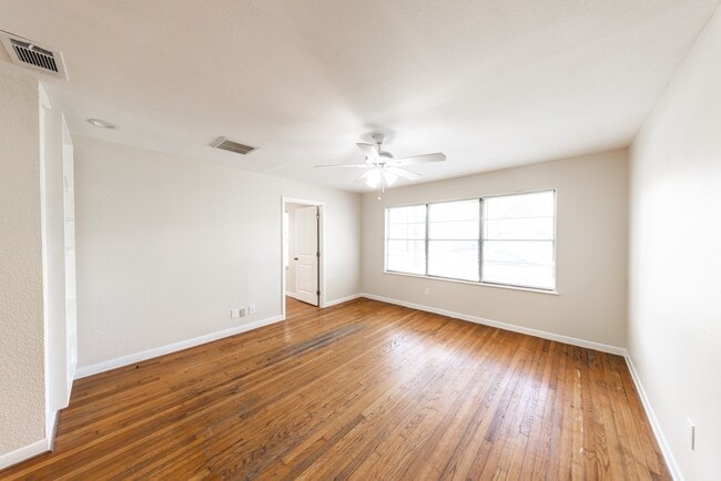 Foto del edificio - 4710 Glenmont St