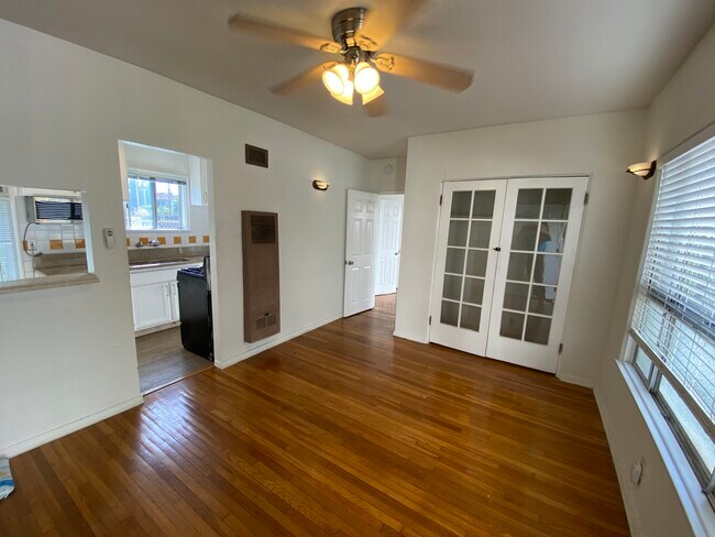 Building Photo - 1340 N Edgemont St