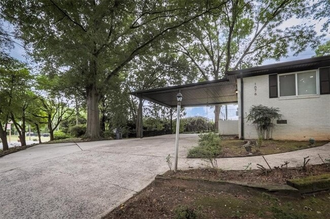 Building Photo - 1076 Vonda Ln SW