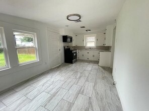 Building Photo - 508 Davis St