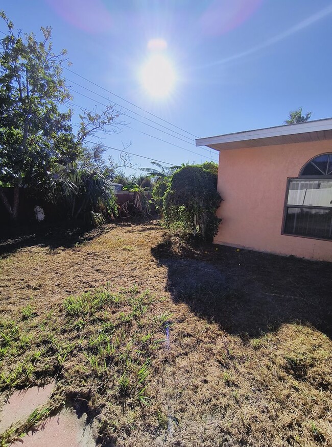 Foto del edificio - Spacious 3 Bedroom, 2 Bath Single Family Home