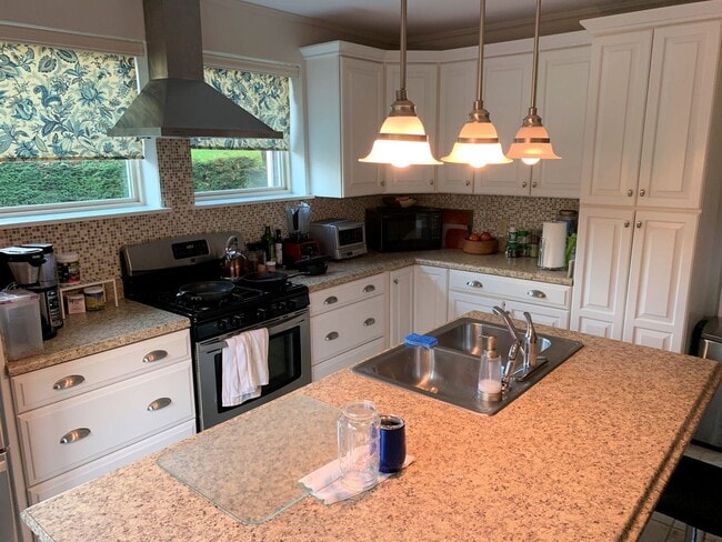 Foto del edificio - 148 Campbell Ave