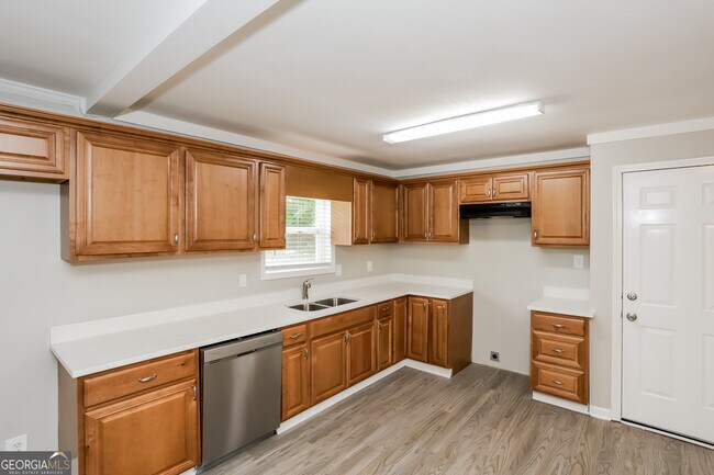 Building Photo - 15 Pine Valley Dr