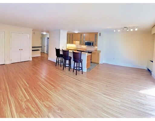 Primary Photo - 50 Longwood Ave