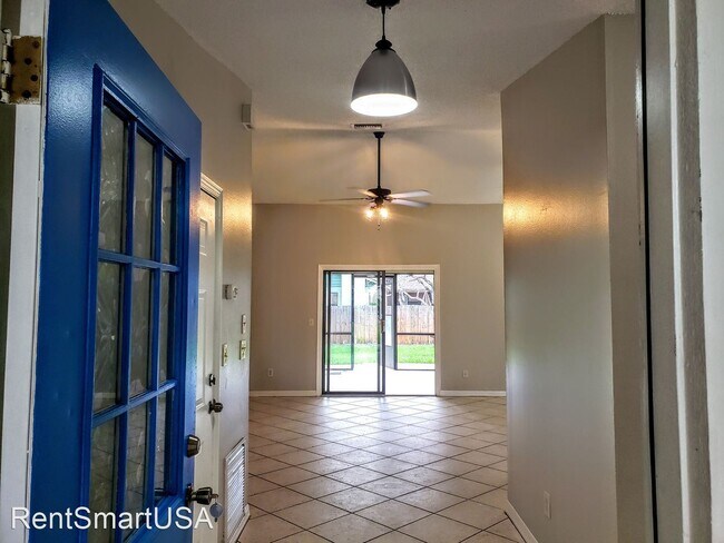 Building Photo - 3 br, 2 bath House - 2323 Yule Tree Dr.