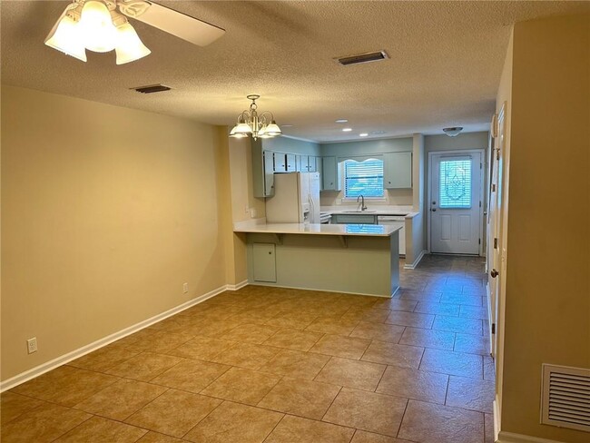 Foto del edificio - 104 Courtyard Villas Ln