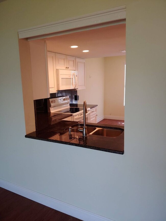 Building Photo - Come see this beautiful, upgraded 2 bedroo...