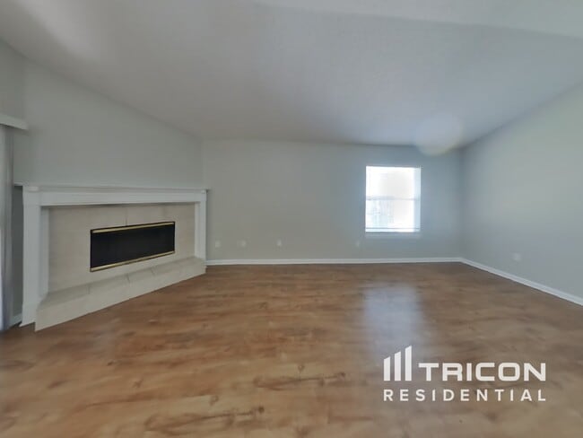 Foto del edificio - 12750 Guernsey St