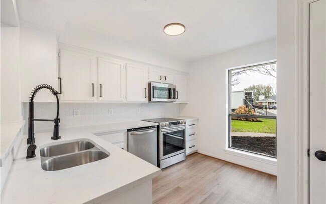 Foto del edificio - College Station - 3 bedroom - 2 bath house with garage and fenced back yard.