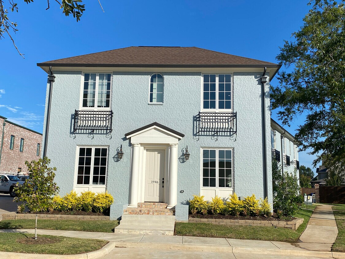 Foto principal - 1946 Chestnut Pk Ln