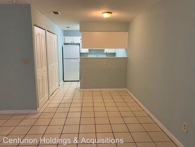 Building Photo - 2 br, 1 bath Apartment - 1005 SW 60TH TER