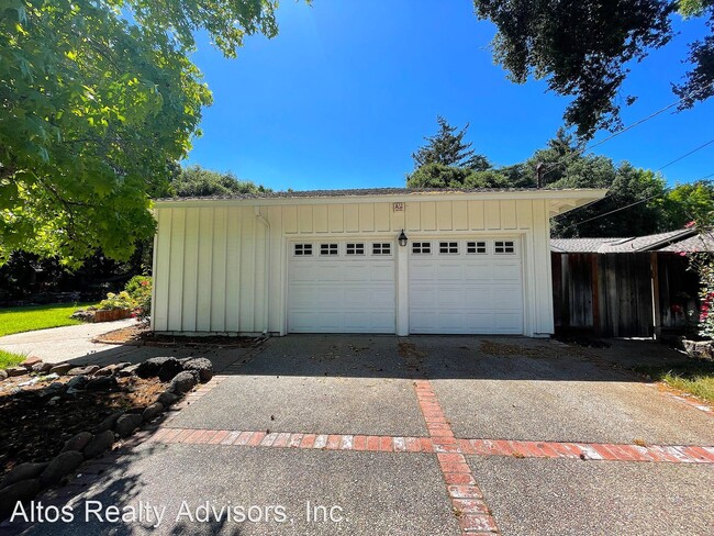 Foto del edificio - 5 br, 2.5 bath House - 1385 Fremont Avenue