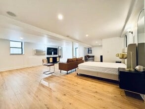 Building Photo - Nice room in a good neighborhood