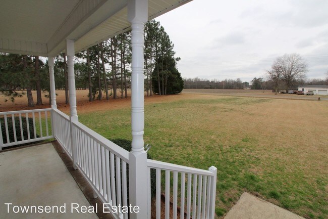 Building Photo - 2064 Bainbridge Rd