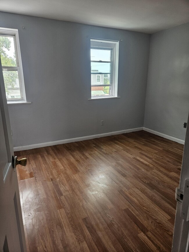 Building Photo - 2507 S 68th St