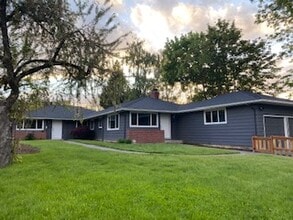 Building Photo - 11760 SW Bowmont Ln