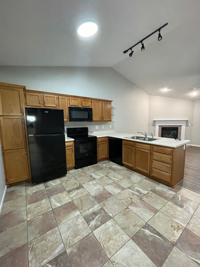 Building Photo - 3624-3626 Thornhill Cir E