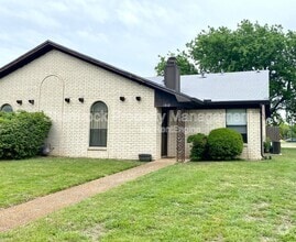 Building Photo - 1418 Chapel Downs