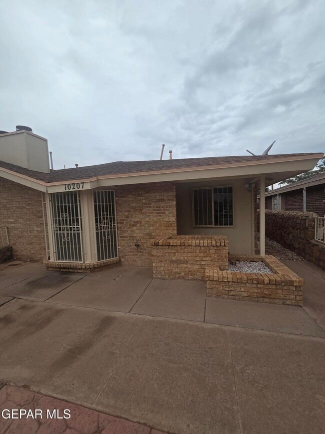 Foto del edificio - 10207 Silver Strand Pl