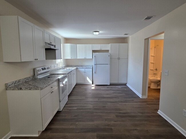 Building Photo - 113 Towne Pk E Dr