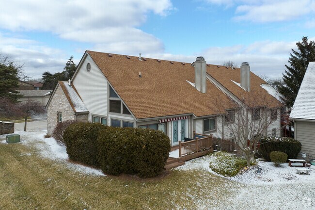 Building Photo - Saddlebrook
