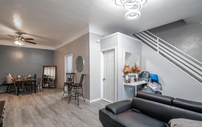 Building Photo - 1230 Vine St