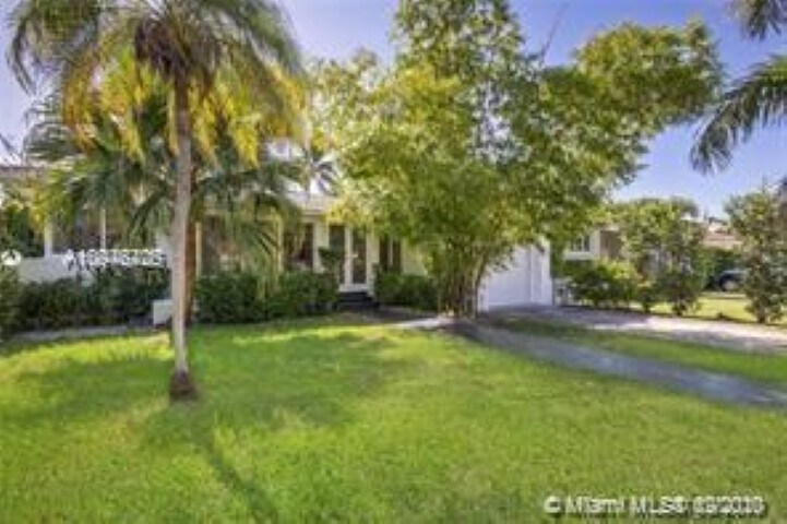 Foto principal - 9264 Dickens Ave