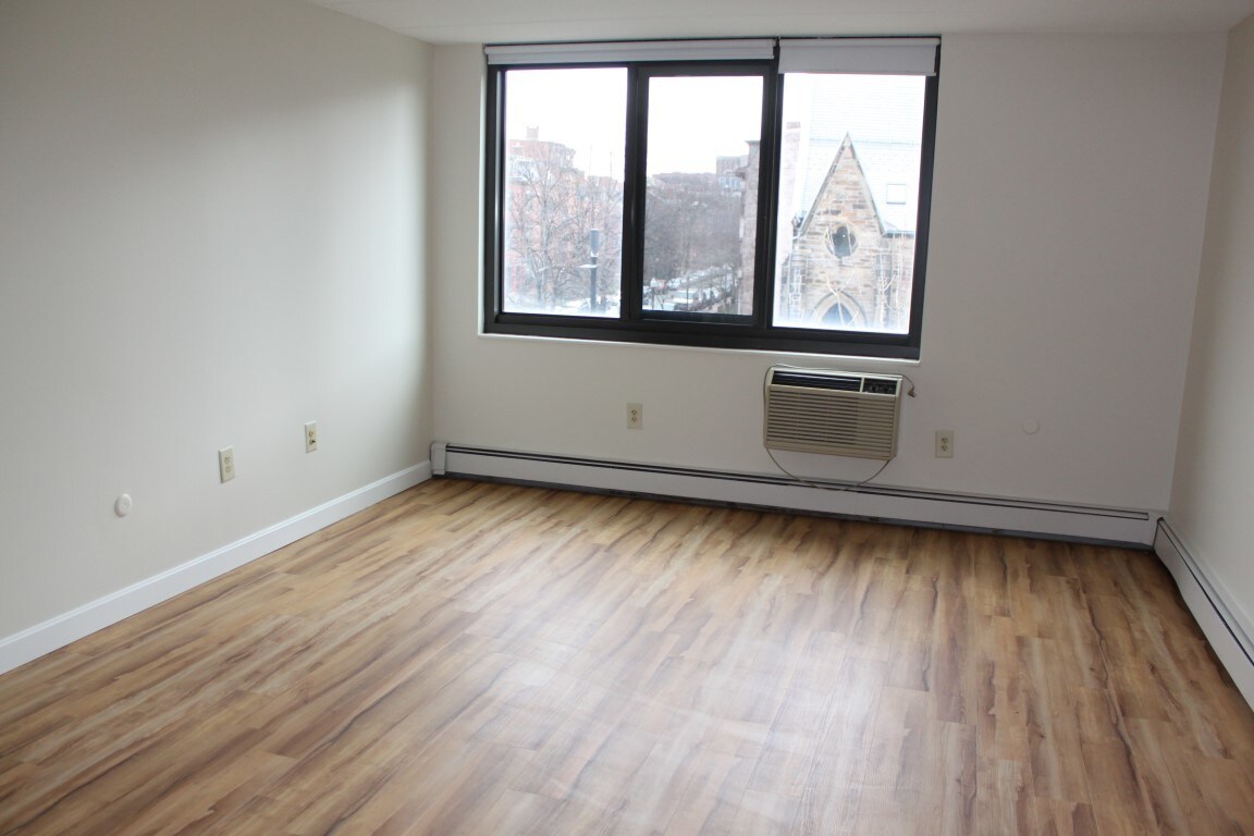 Primary Photo - 725 Tremont St