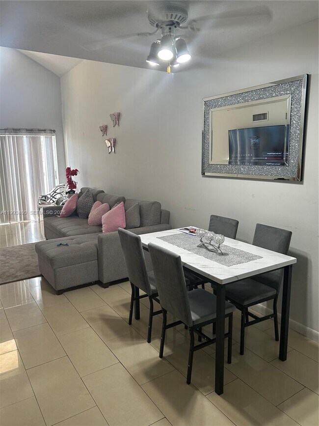 Foto del edificio - 6280 NW 186th St