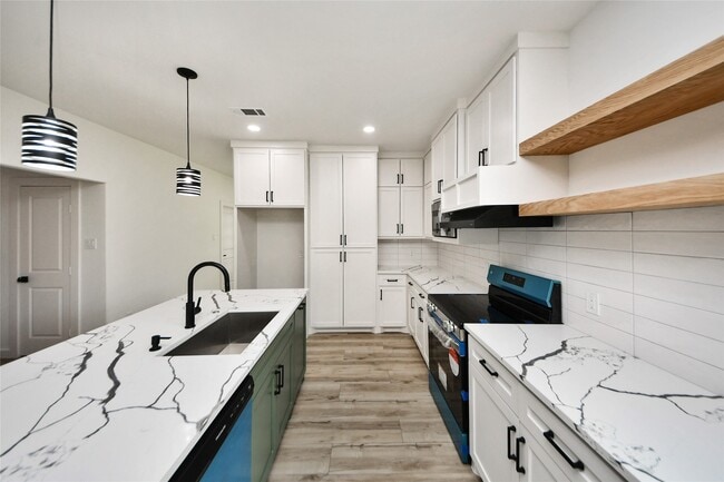 Foto del edificio - 226 Glencairn Ct