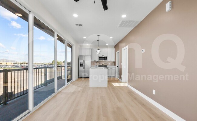 Building Photo - 1502 S 14th St