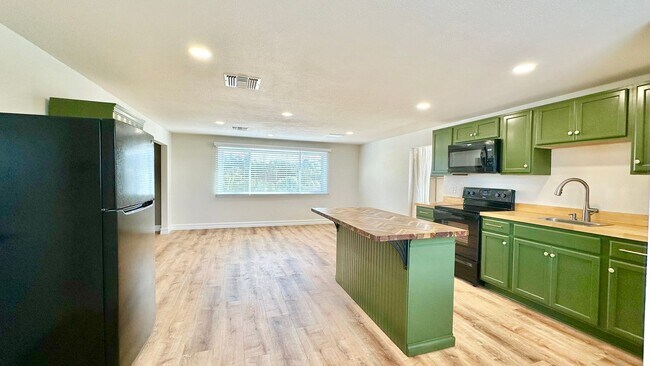 Foto del edificio - Beautiful Updated Studio Layout Guest Home Unit located on Private Country Property in Fallbrook!