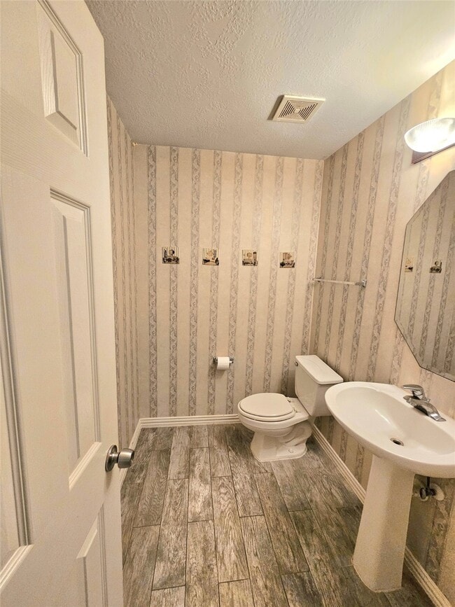 Building Photo - 31 Crest Gate