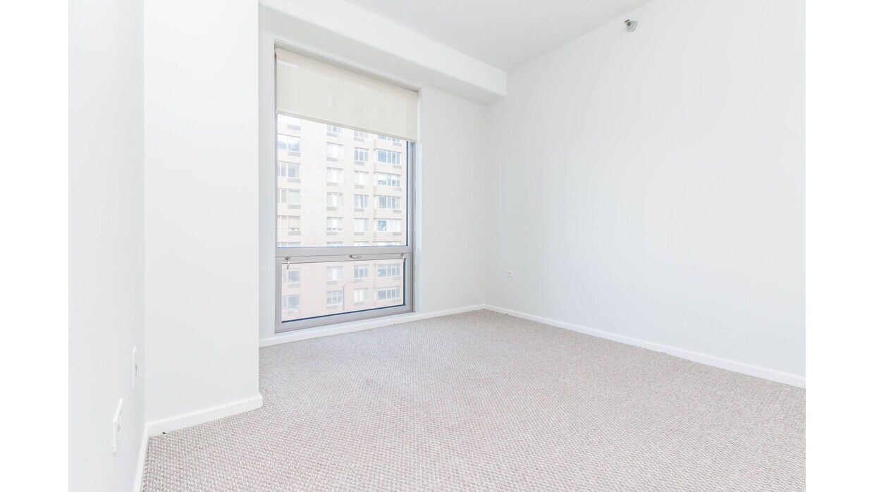 Foto principal - 1 E 8th St