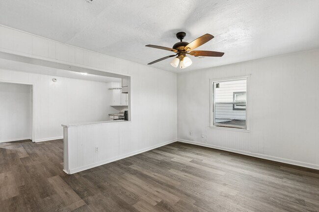 Building Photo - 2326 28th Ave N