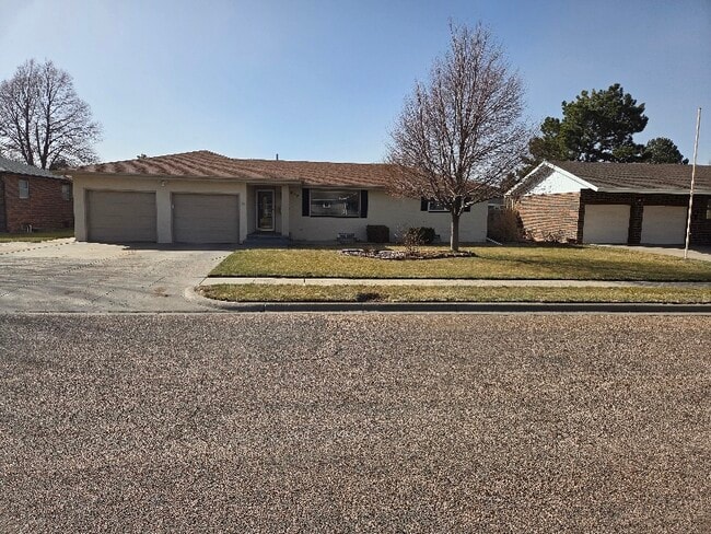 Building Photo - 807 Fitz St