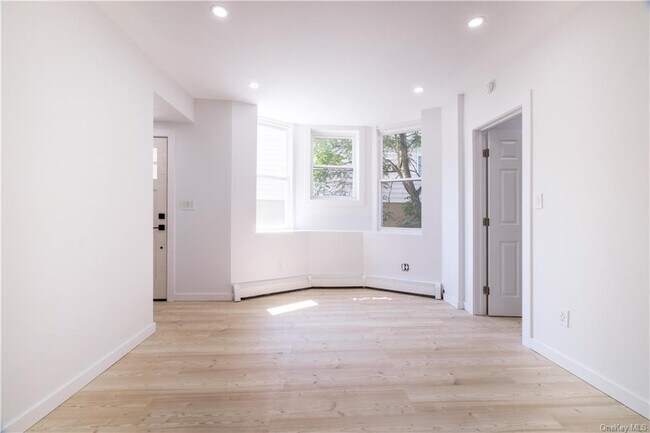 Foto del edificio - 594 Bellevue Ave N